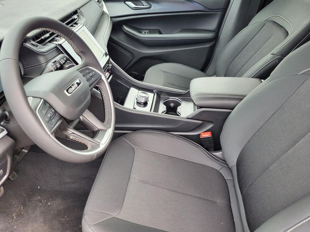 new 2026 Jeep Grand Cherokee car, priced at $42,005