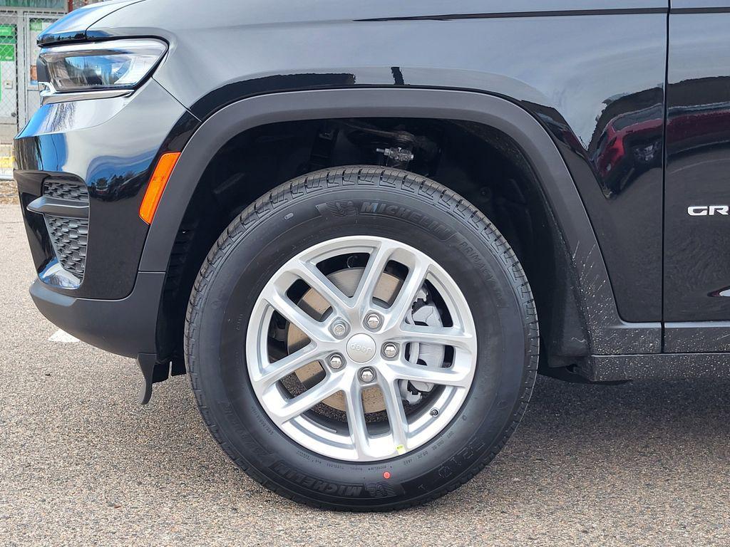 new 2026 Jeep Grand Cherokee car, priced at $42,005