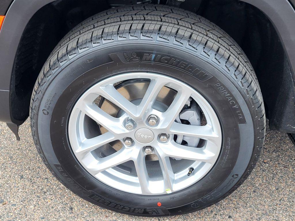 new 2026 Jeep Grand Cherokee car, priced at $42,005