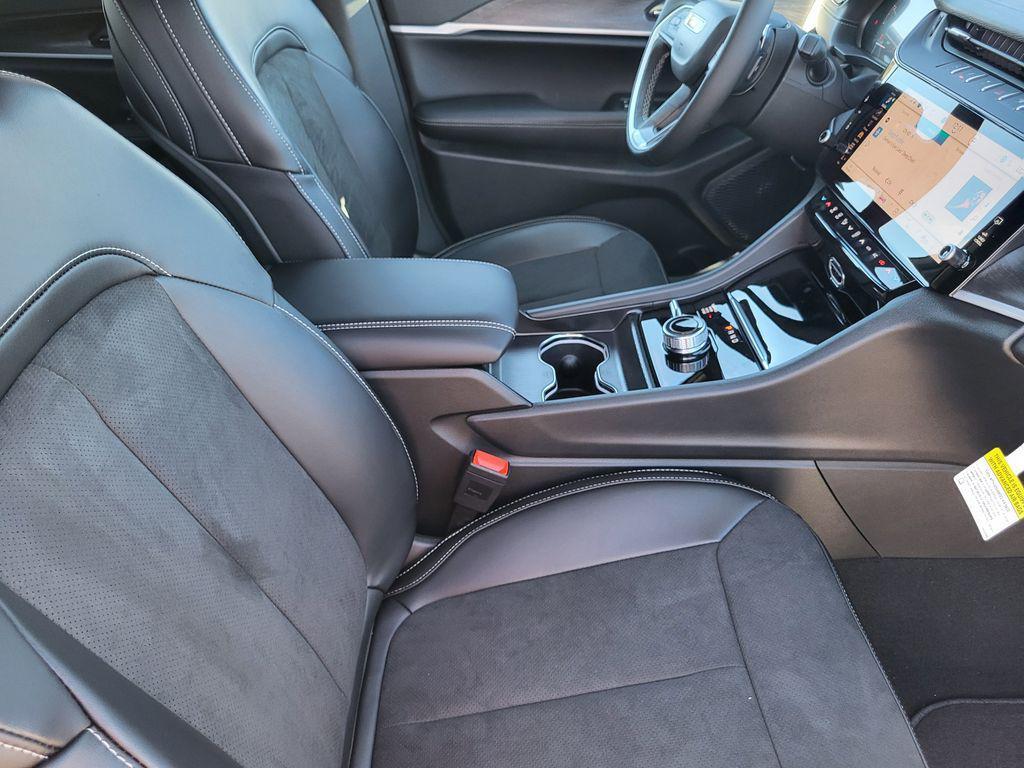 new 2026 Jeep Grand Cherokee car, priced at $47,425