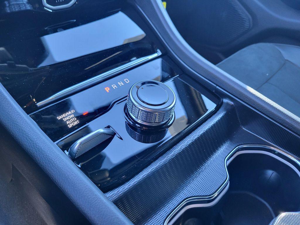 new 2026 Jeep Grand Cherokee car, priced at $47,425