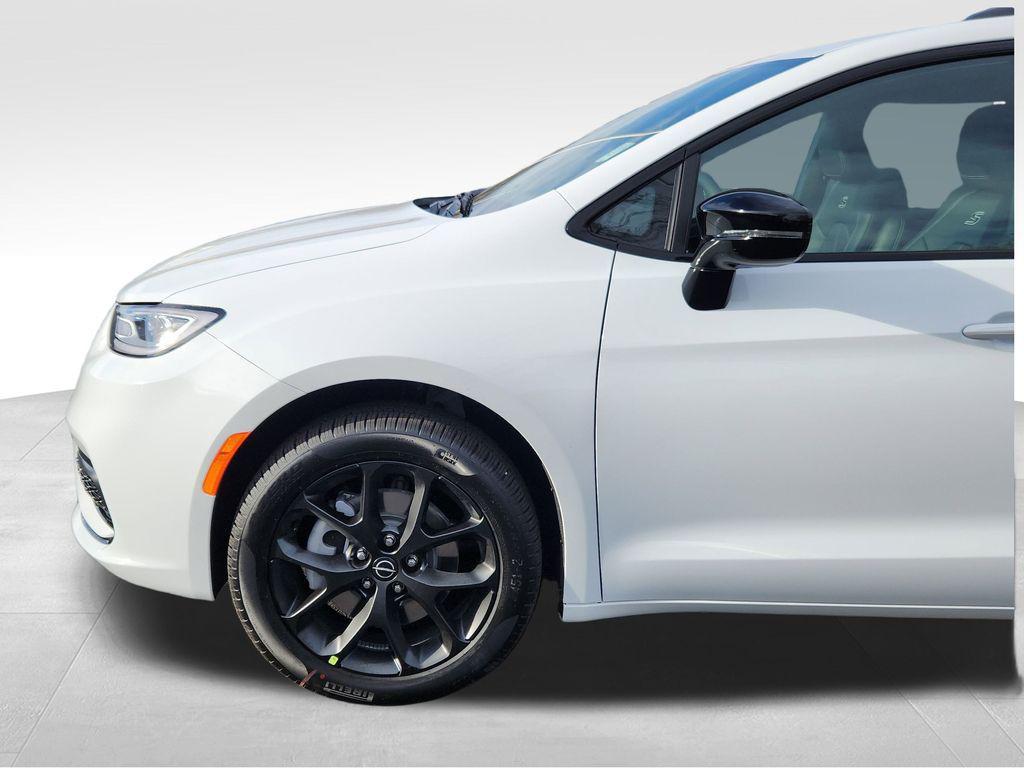 new 2026 Chrysler Pacifica car, priced at $44,614