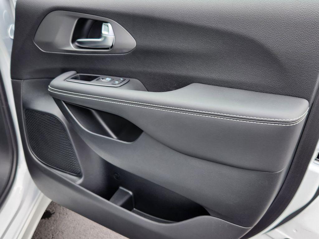 new 2026 Chrysler Pacifica car, priced at $39,887