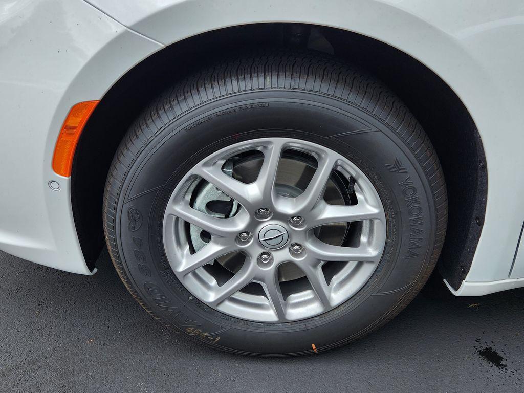 new 2026 Chrysler Pacifica car, priced at $39,887