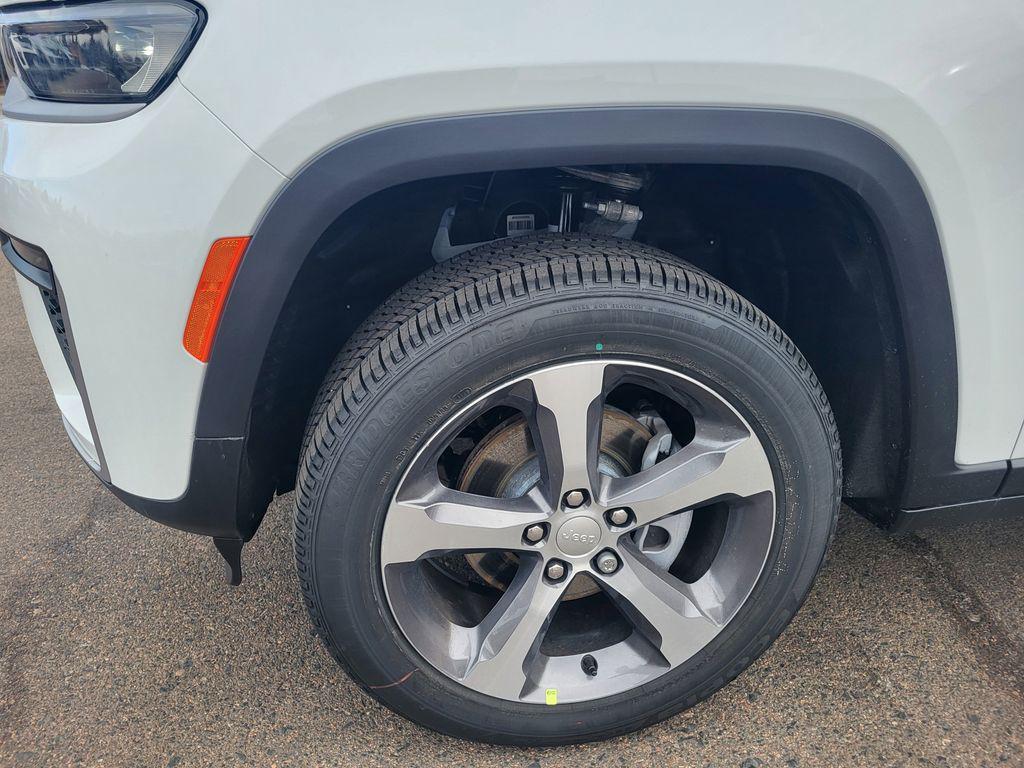 new 2026 Jeep Grand Cherokee car, priced at $41,414