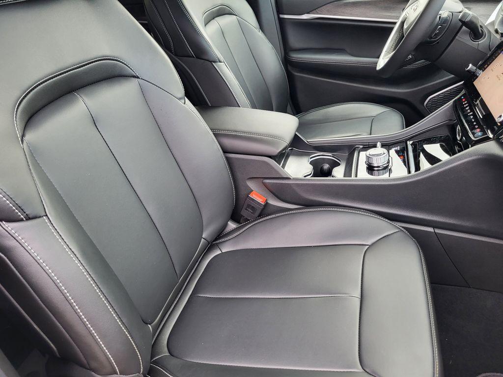 new 2026 Jeep Grand Cherokee car, priced at $41,414