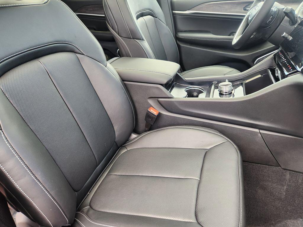 new 2026 Jeep Grand Cherokee car, priced at $50,253