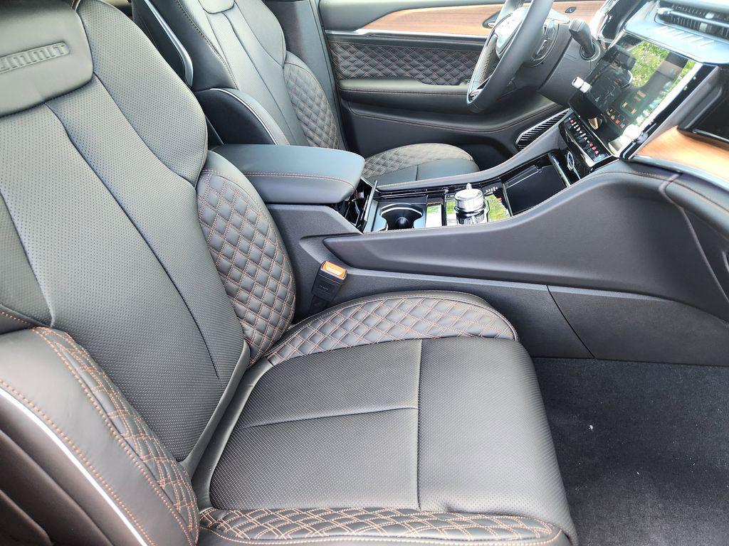 new 2026 Jeep Grand Cherokee car, priced at $60,894