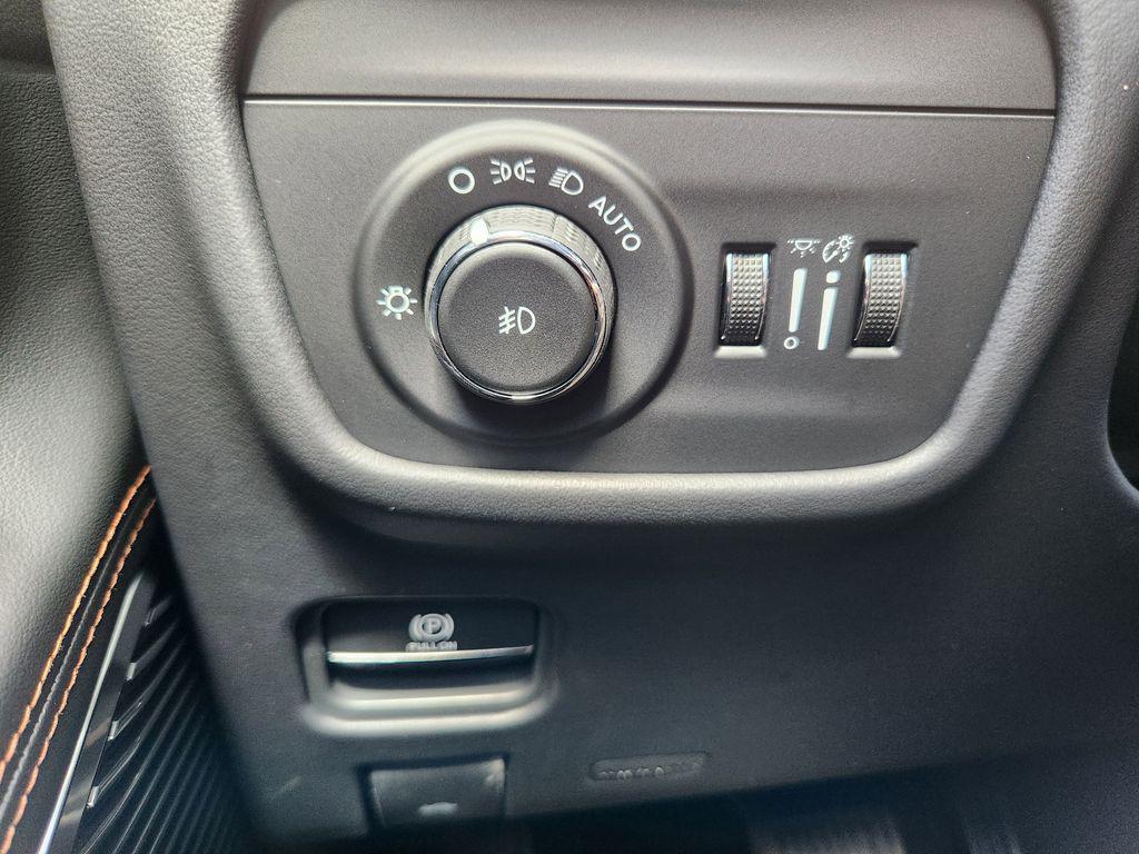 new 2026 Jeep Grand Cherokee car, priced at $60,894