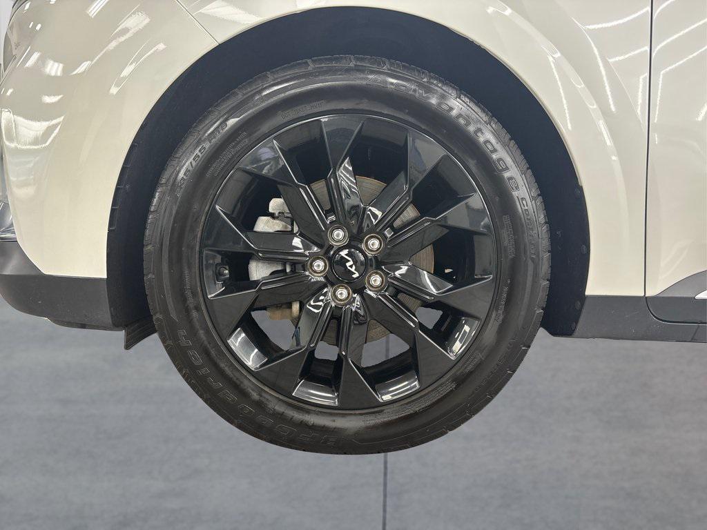 used 2022 Kia Carnival car, priced at $30,950