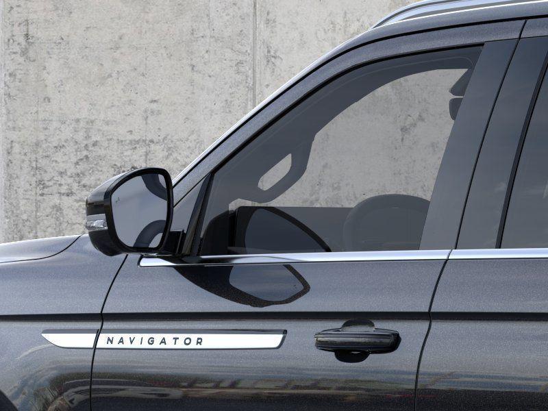 new 2025 Lincoln Navigator car, priced at $95,171