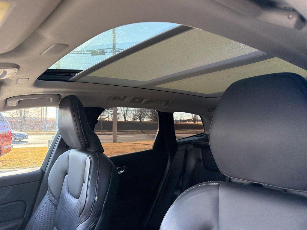 used 2022 Volvo XC60 Recharge Plug-In Hybrid car, priced at $29,000