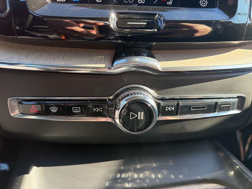 used 2022 Volvo XC60 Recharge Plug-In Hybrid car, priced at $29,000