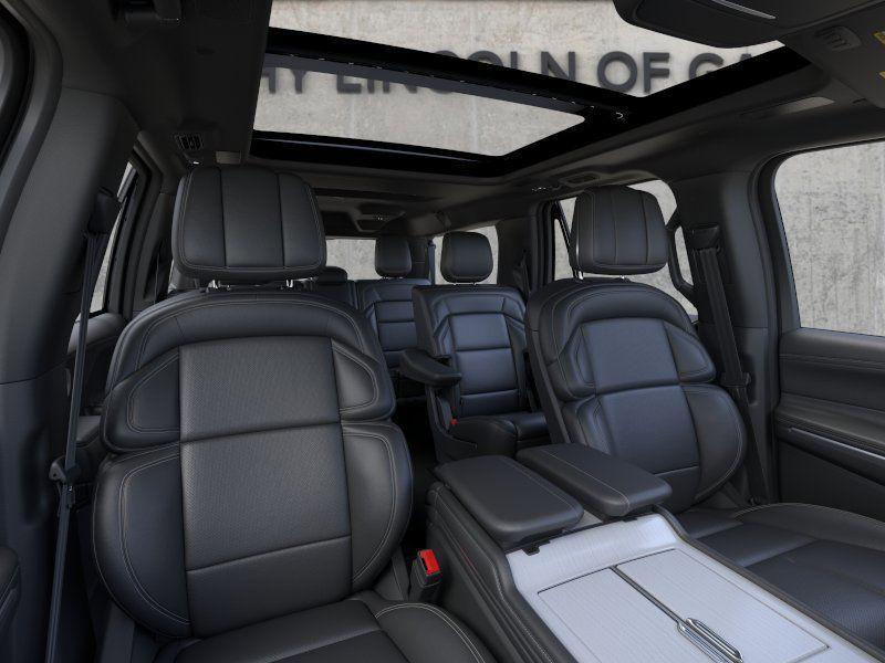 new 2025 Lincoln Navigator car, priced at $97,516