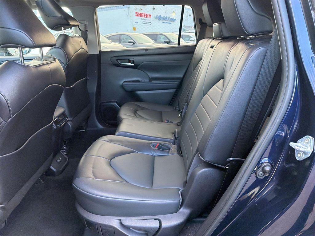 used 2022 Toyota Highlander car, priced at $35,500