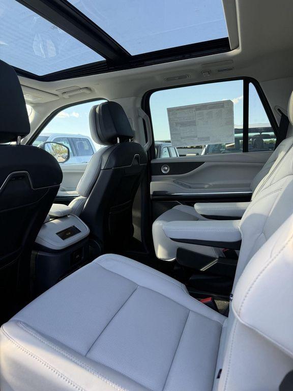 new 2026 Lincoln Navigator car, priced at $96,576