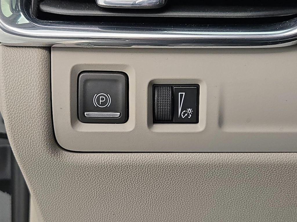 used 2023 Cadillac XT4 car, priced at $30,998
