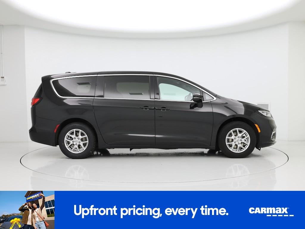 used 2025 Chrysler Pacifica car, priced at $29,998