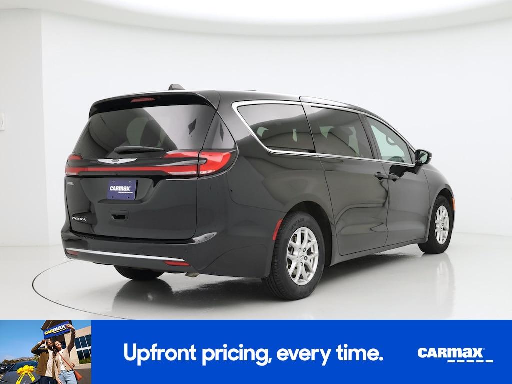 used 2025 Chrysler Pacifica car, priced at $29,998