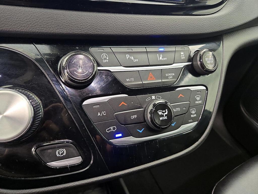 used 2025 Chrysler Pacifica car, priced at $29,998