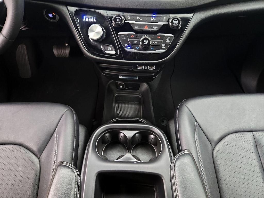 used 2025 Chrysler Pacifica car, priced at $29,998