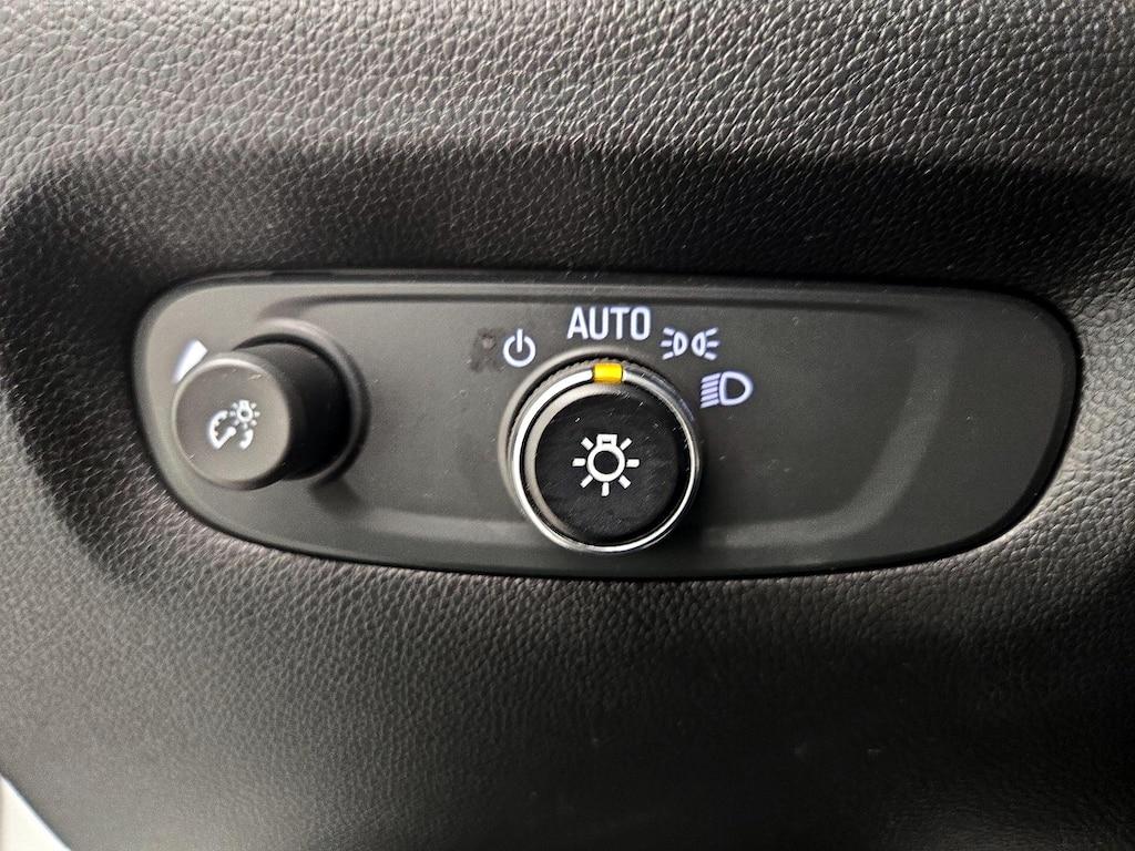 used 2023 Chevrolet Traverse car, priced at $36,998