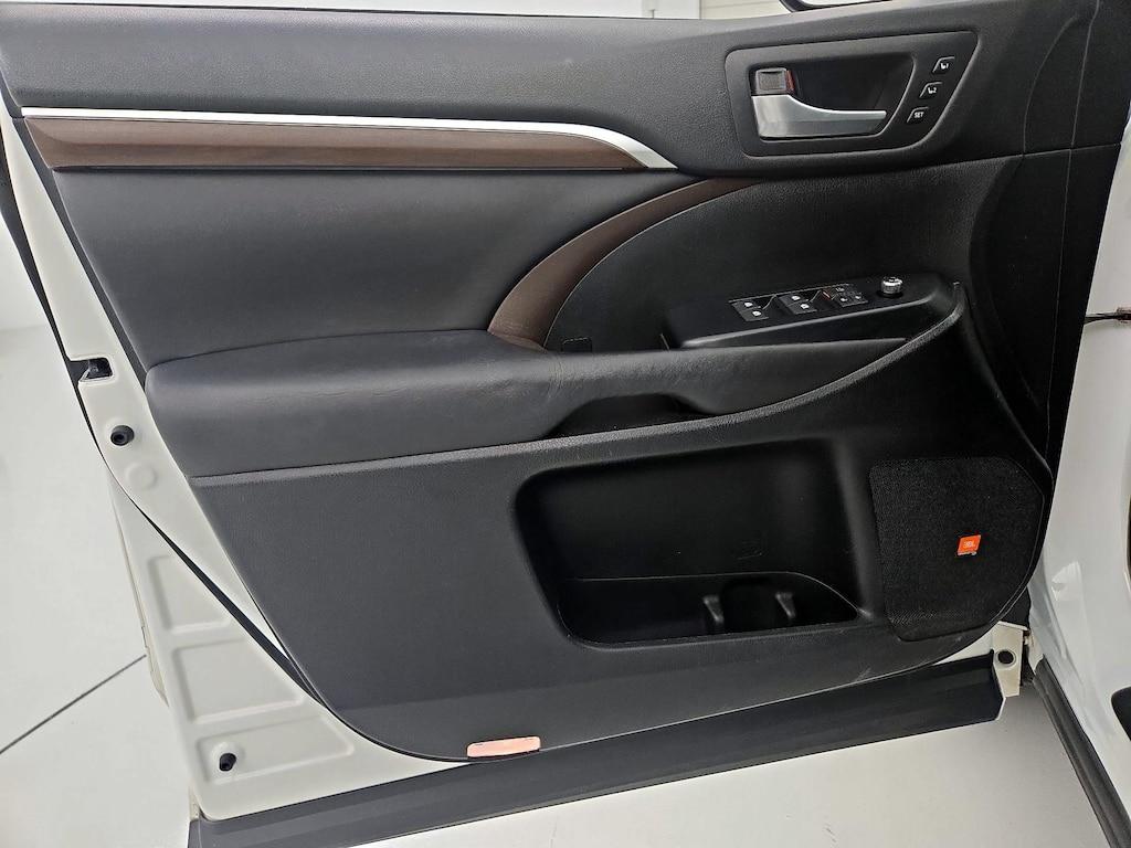 used 2016 Toyota Highlander car, priced at $23,998