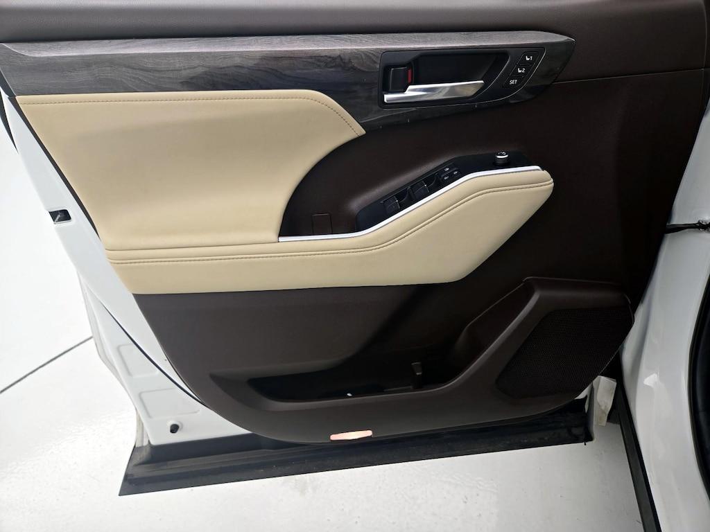 used 2021 Toyota Highlander Hybrid car, priced at $38,998