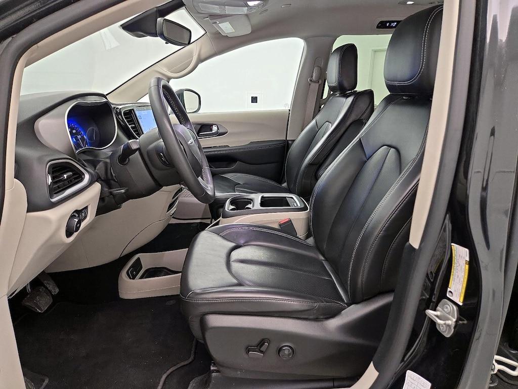 used 2023 Chrysler Pacifica car, priced at $25,998