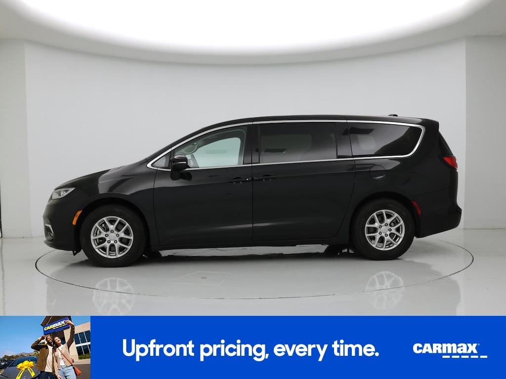 used 2023 Chrysler Pacifica car, priced at $25,998
