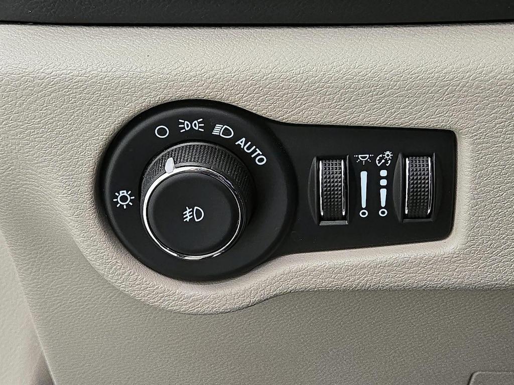 used 2023 Chrysler Pacifica car, priced at $25,998