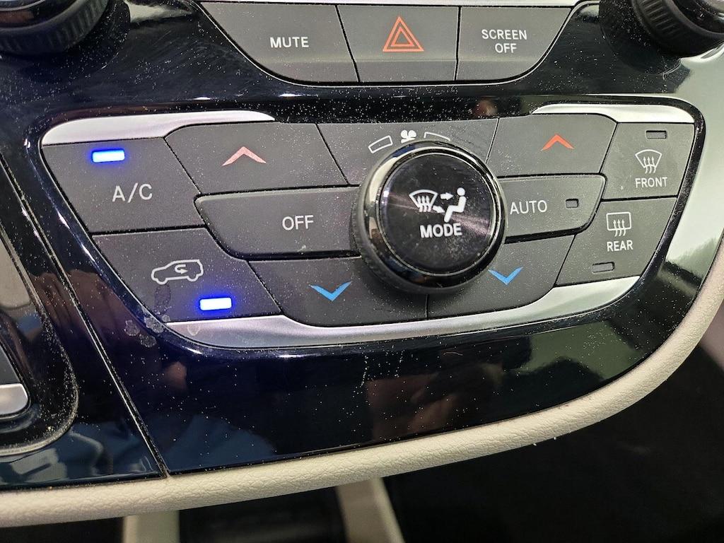 used 2023 Chrysler Pacifica car, priced at $25,998