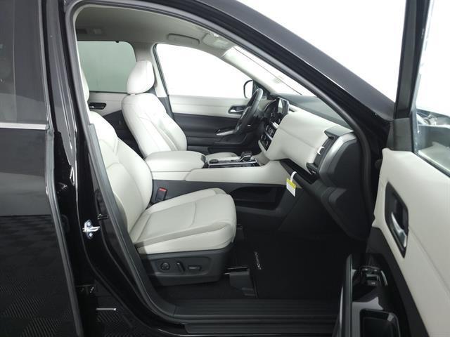 new 2025 Nissan Pathfinder car, priced at $39,475