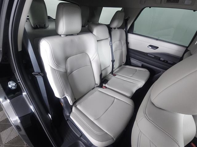 new 2025 Nissan Pathfinder car, priced at $39,475