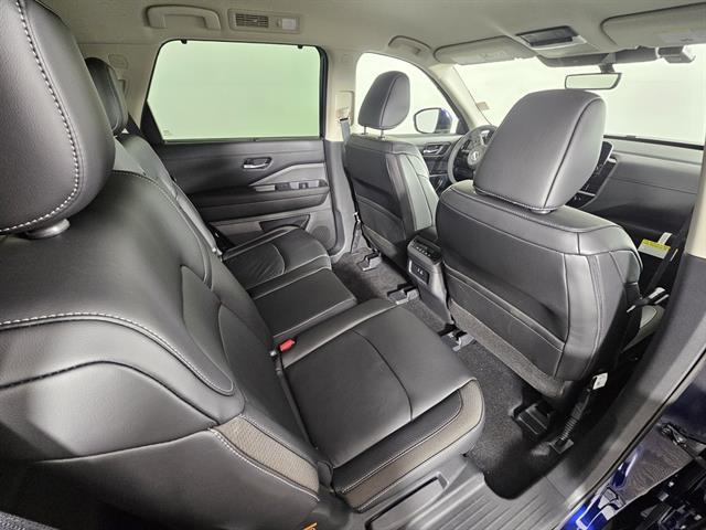 new 2025 Nissan Pathfinder car, priced at $40,295