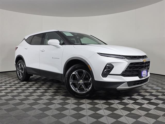 used 2025 Chevrolet Blazer car, priced at $27,999