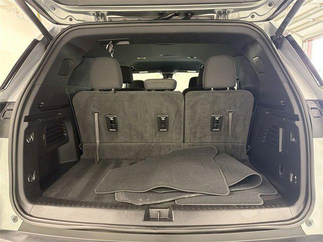 used 2025 Chevrolet Traverse car, priced at $33,000