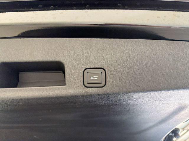 used 2025 Chevrolet Traverse car, priced at $42,000