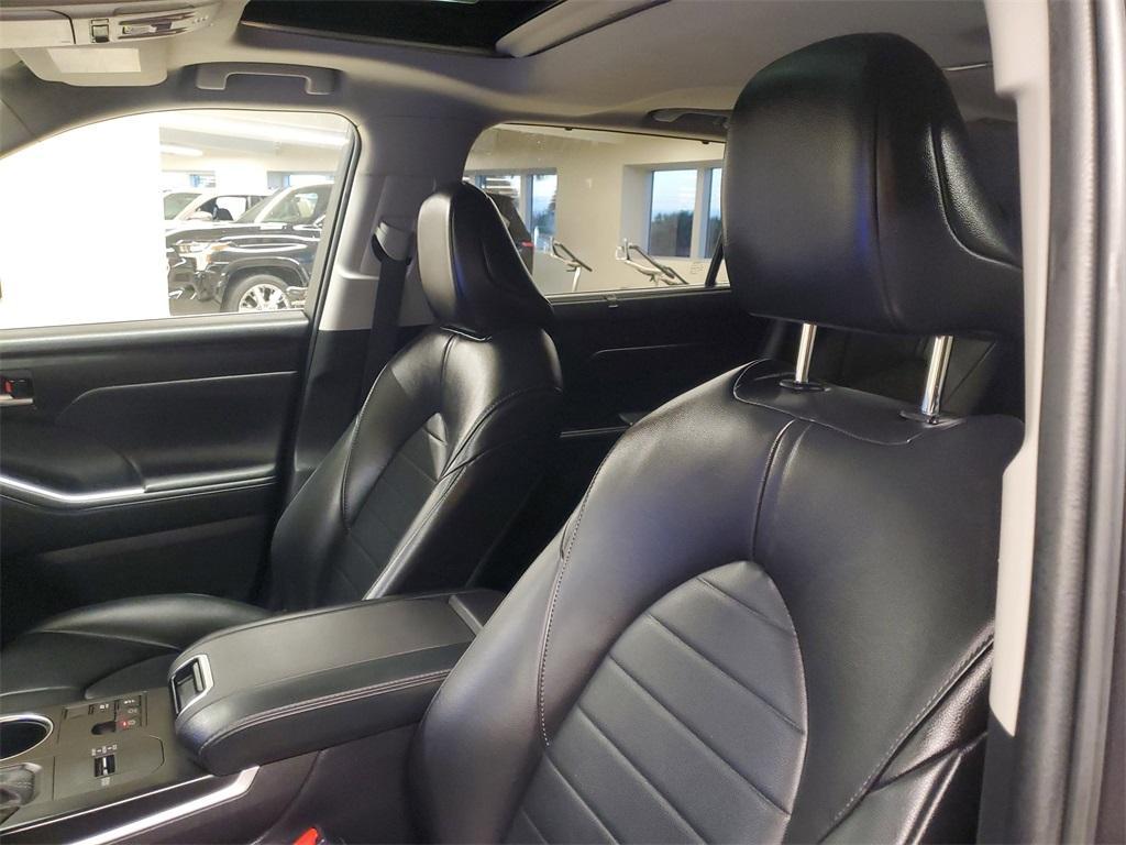 used 2023 Toyota Highlander Hybrid car, priced at $35,991