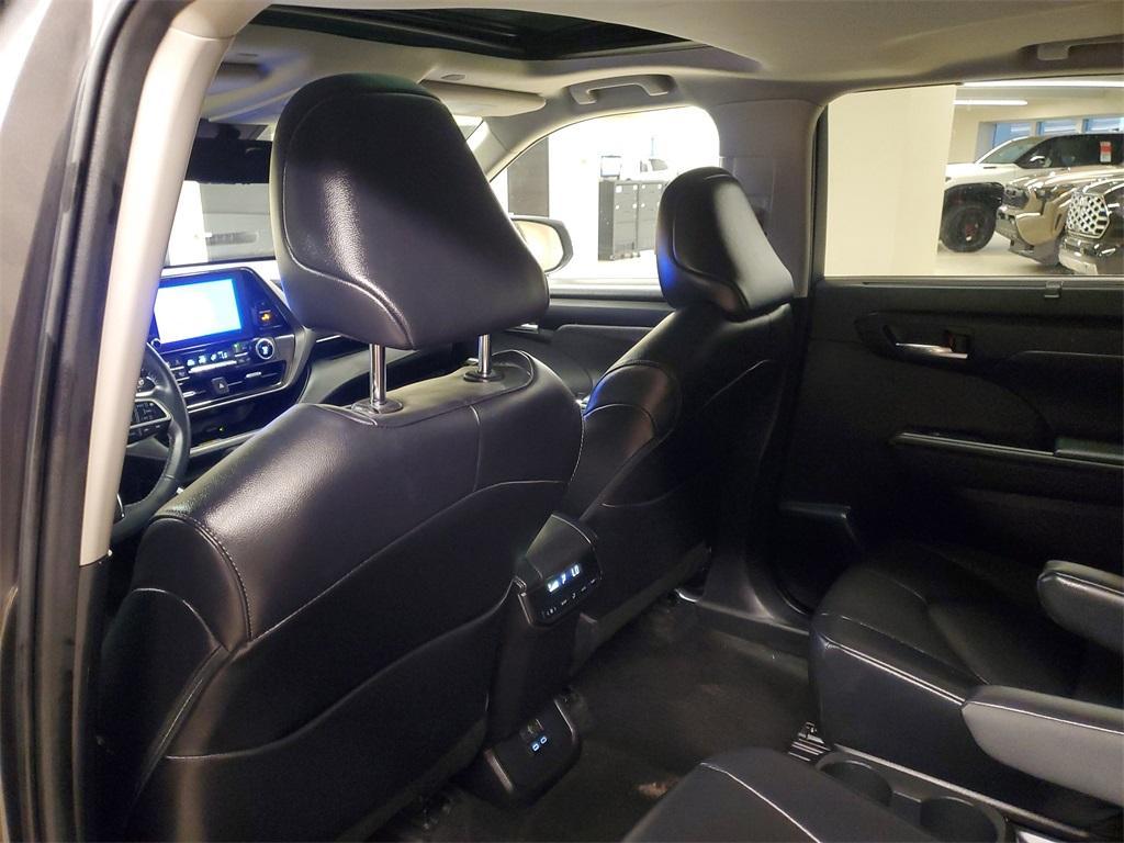 used 2023 Toyota Highlander Hybrid car, priced at $35,991