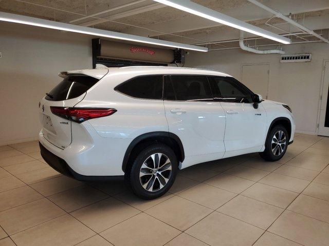 used 2021 Toyota Highlander Hybrid car