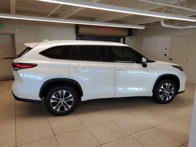 used 2021 Toyota Highlander Hybrid car