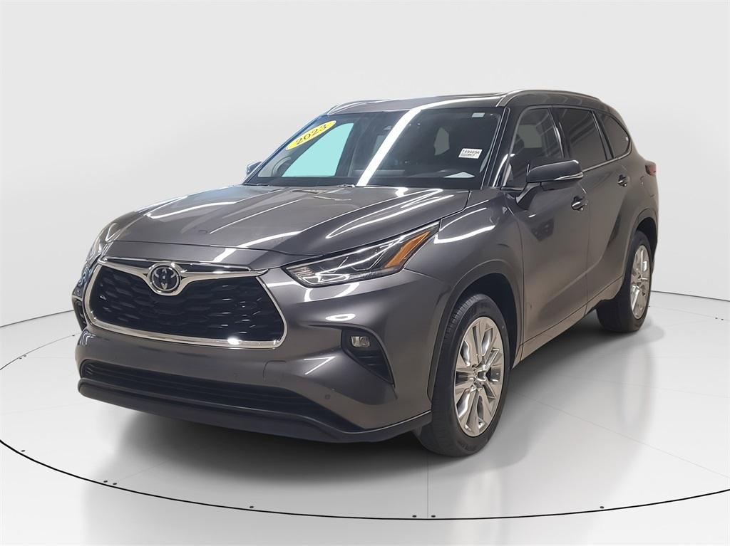 used 2023 Toyota Highlander car, priced at $35,991