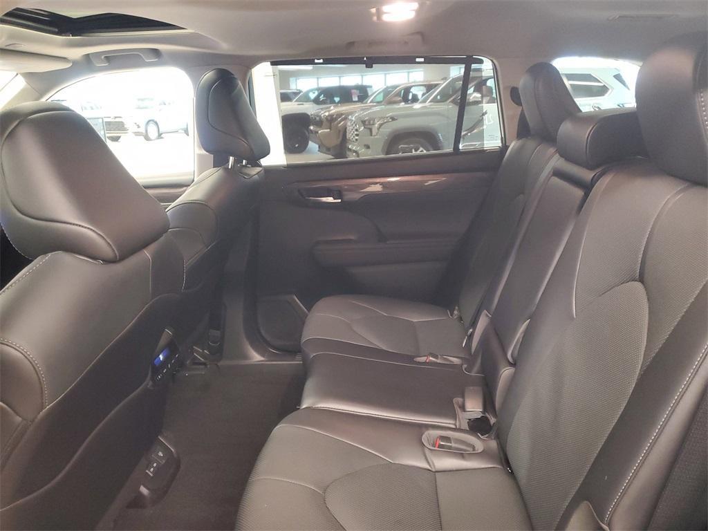 used 2023 Toyota Highlander car, priced at $35,991