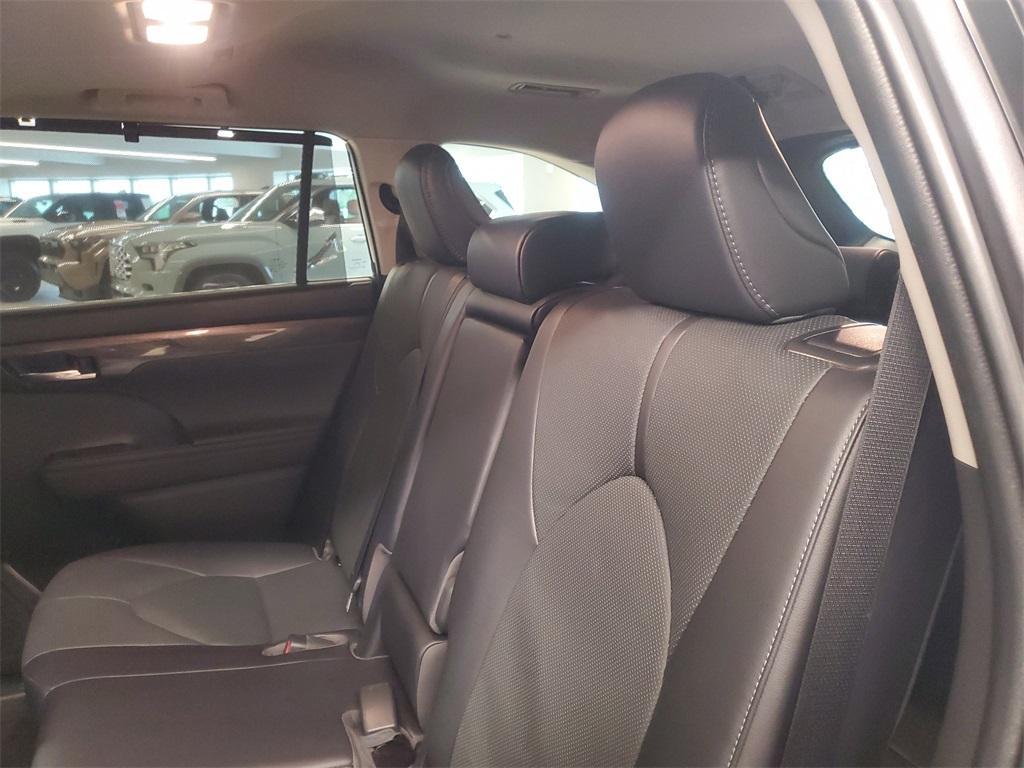 used 2023 Toyota Highlander car, priced at $35,991
