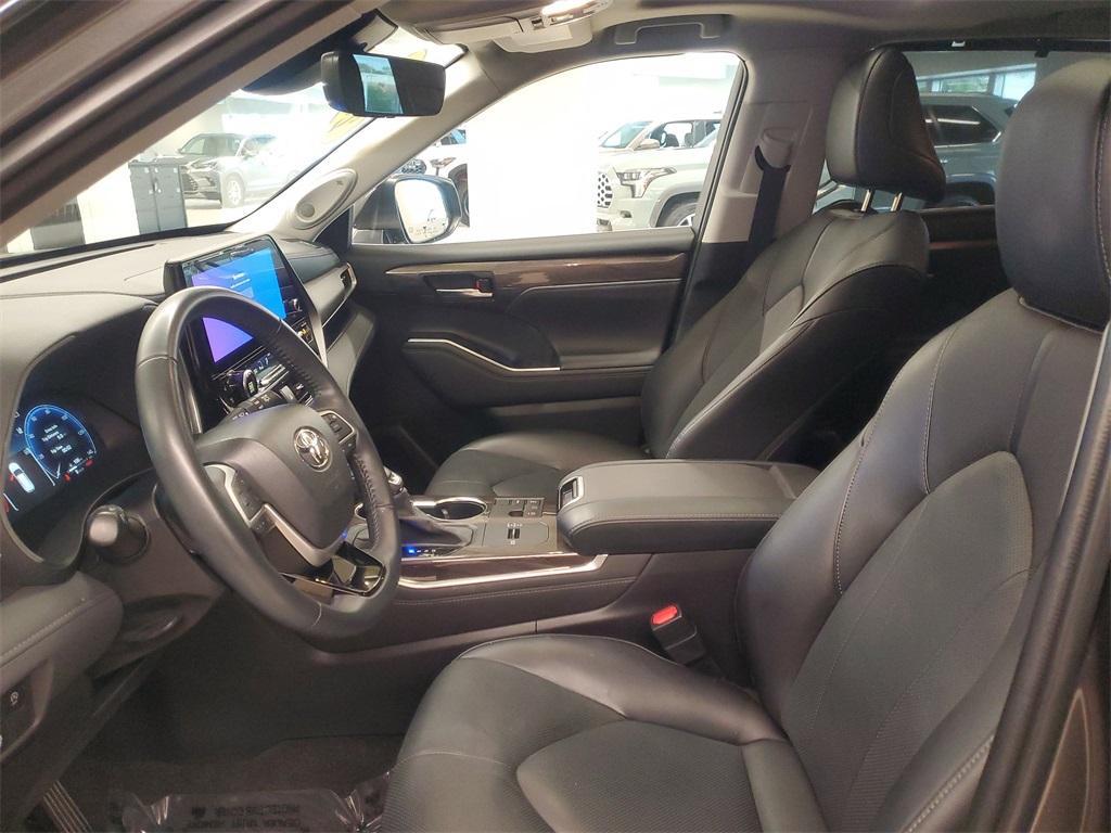 used 2023 Toyota Highlander car, priced at $35,991