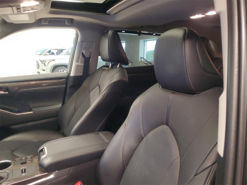 used 2023 Toyota Highlander car, priced at $35,991