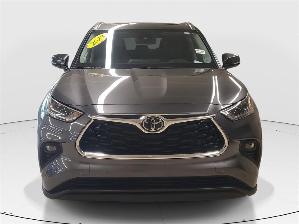 used 2023 Toyota Highlander car, priced at $35,991