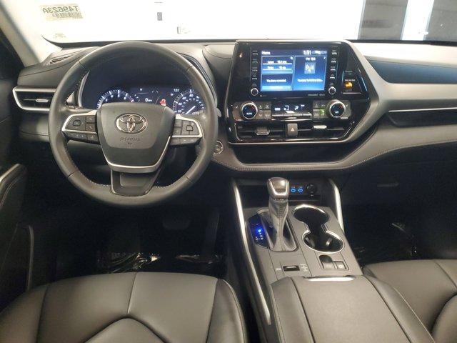 used 2022 Toyota Highlander car, priced at $30,591