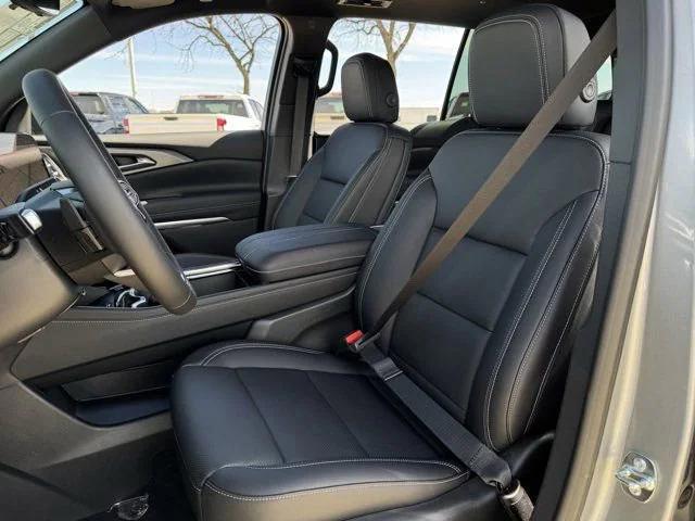 new 2026 Chevrolet Traverse car, priced at $40,392